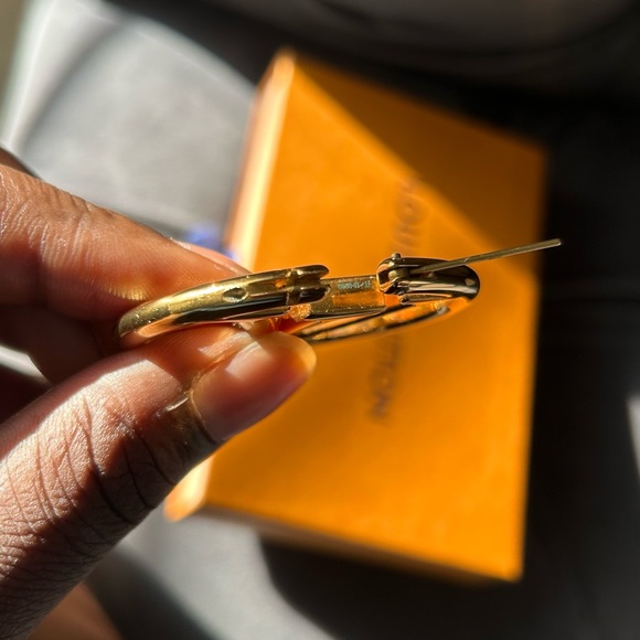 Louise Hoop Louis Vuitton Earrings - Picture 12 of 16